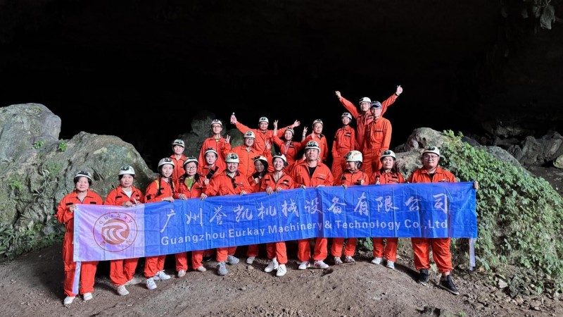 குகையின் ஆழத்திலிருந்து எதிரொலிகள்: இயற்கை மற்றும் குழு உறுப்பினர்களுடன் ஒரு பரஸ்பர சந்திப்பு